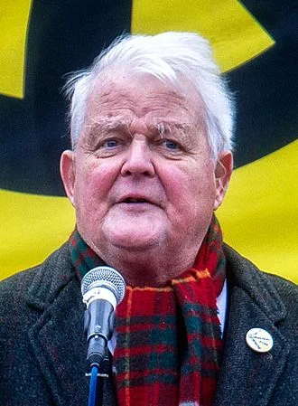 Bruce Kent height profile photo