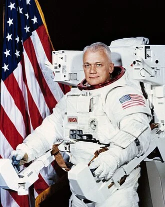 Bruce McCandless II height profile photo