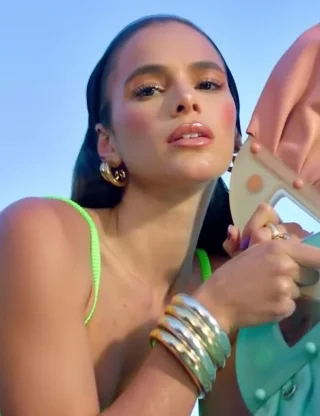 Bruna Marquezine height profile photo