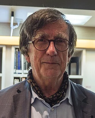 Bruno Latour height profile photo