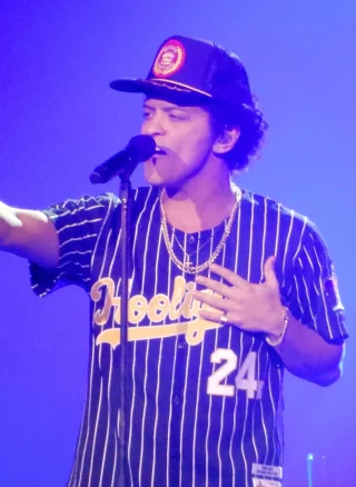Bruno Mars height profile photo