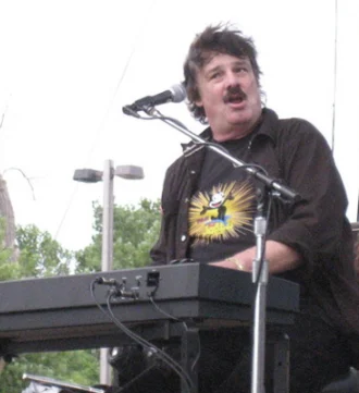 Burton Cummings height profile photo