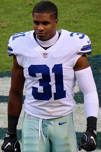 Byron Jones (American football) height profile photo