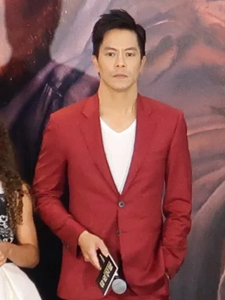 Byron Mann height profile photo