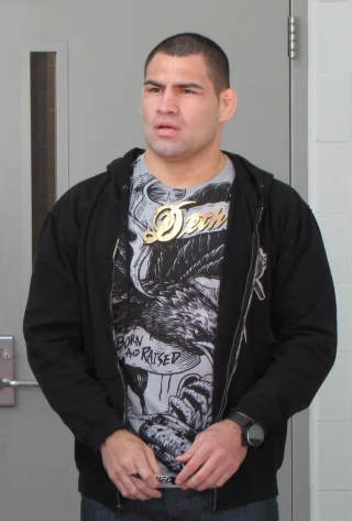 Cain Velasquez height profile photo