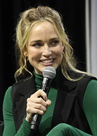 Caity Lotz height profile photo