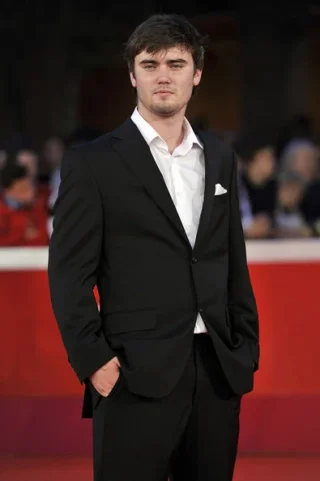 Cameron Bright height profile photo