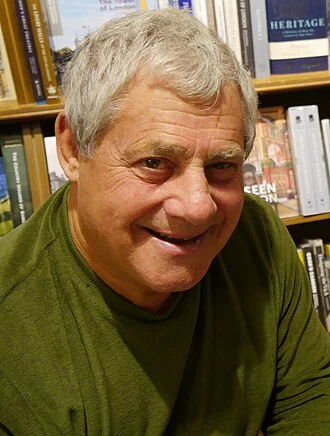 Cameron Mackintosh height profile photo
