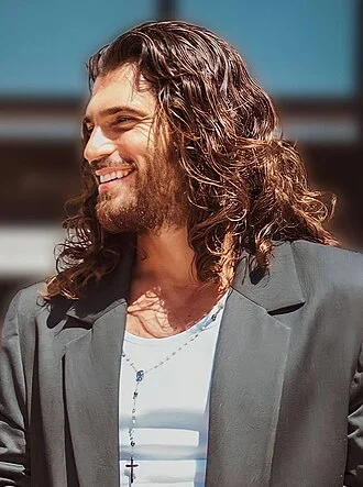 Can Yaman height profile photo