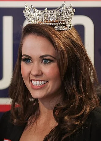 Cara Mund height profile photo