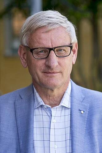 Carl Bildt height profile photo