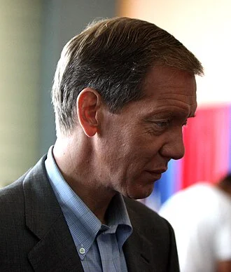 Carl Cameron height profile photo