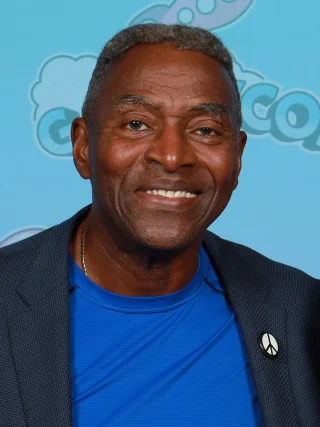 Carl Lumbly height profile photo