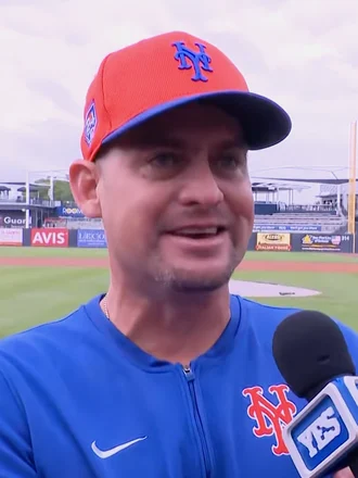 Carlos Mendoza (baseball manager) height profile photo
