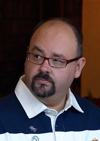Carlos Ruiz Zafón height profile photo