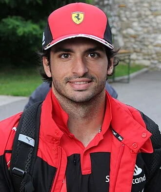 Carlos Sainz Jr. height profile photo