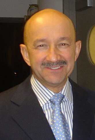 Carlos Salinas de Gortari height profile photo