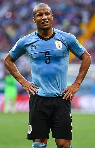 Carlos Sánchez (footballer, born 1984) height profile photo