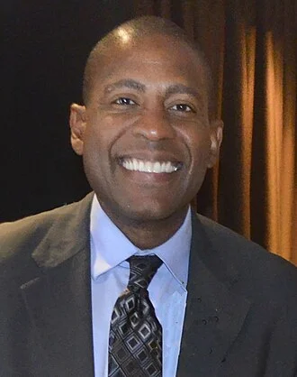 Carlos Watson (journalist) height profile photo
