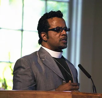 Carlton Pearson height profile photo