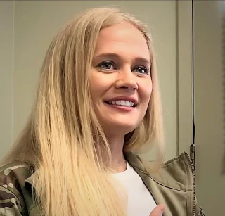 Carly Schroeder height profile photo