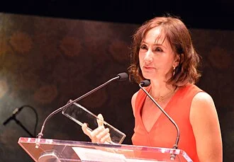 Carmen Cusack height profile photo