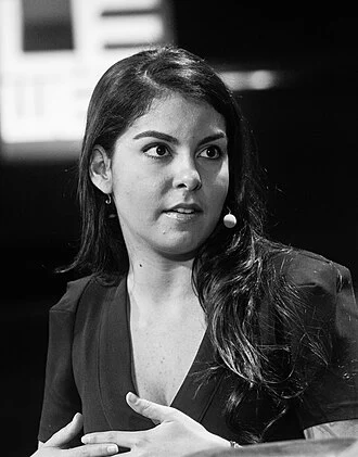 Caroline Ghosn height profile photo