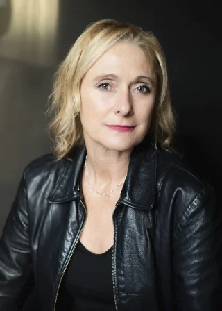 Caroline Goodall height profile photo