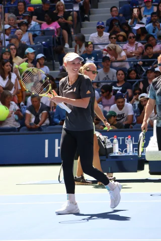 Caroline Wozniacki height profile photo