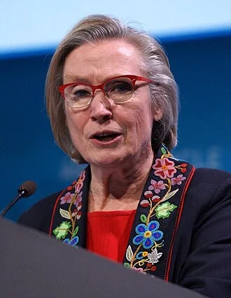 Carolyn Bennett height profile photo