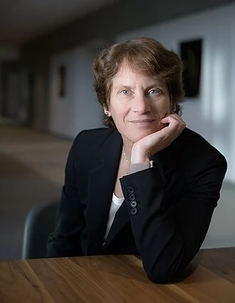 Carolyn Bertozzi height profile photo