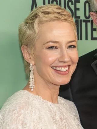 Carrie Coon height profile photo