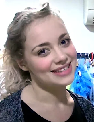 Carrie Hope Fletcher height profile photo