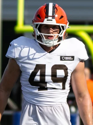 Carson Schwesinger height profile photo