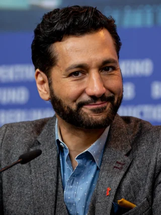 Cas Anvar height profile photo