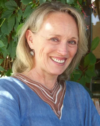 Catriona MacColl height profile photo