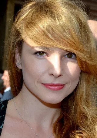 Cécilia Cara height profile photo