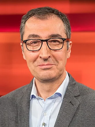 Cem Özdemir height profile photo