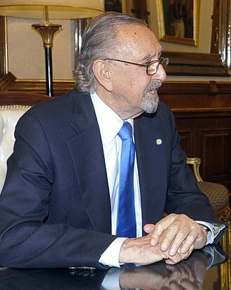 César Pelli height profile photo