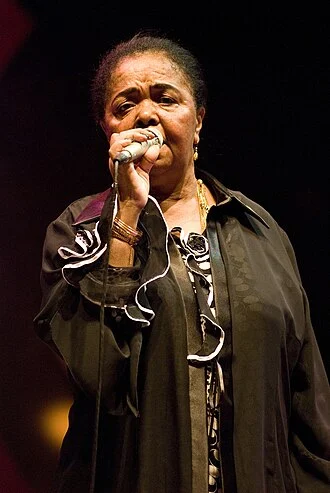 Cesária Évora height profile photo