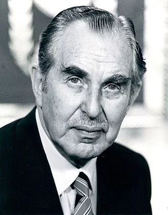 Chaim Herzog height profile photo
