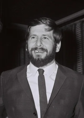 Chaim Topol height profile photo