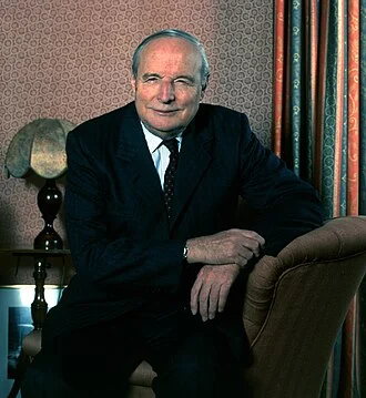 Charles Gordon-Lennox, 10th Duke of Richmond height profile photo