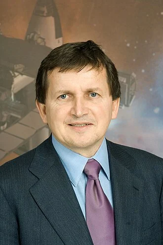 Charles Simonyi height profile photo