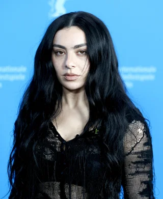 Charli XCX height profile photo