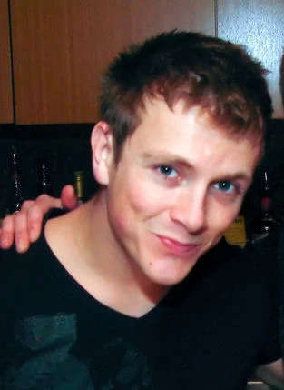 Charlie Bewley height profile photo