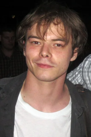 Charlie Heaton height profile photo