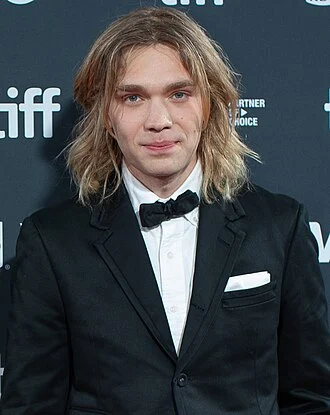 Charlie Plummer height profile photo