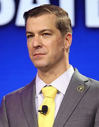 Chase Oliver height profile photo