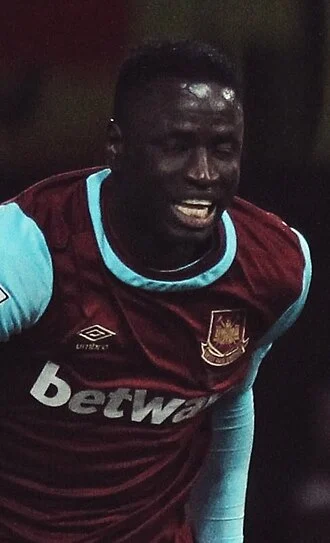 Cheikhou Kouyaté height profile photo